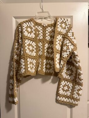 Elan Crochet Granny-Square Cropped Cardigan - Cream & Tan